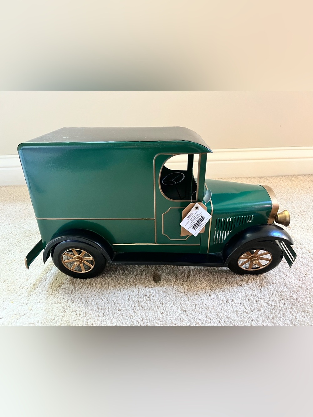 New with tags Vintage-Style Green Decorative Delivery Truck